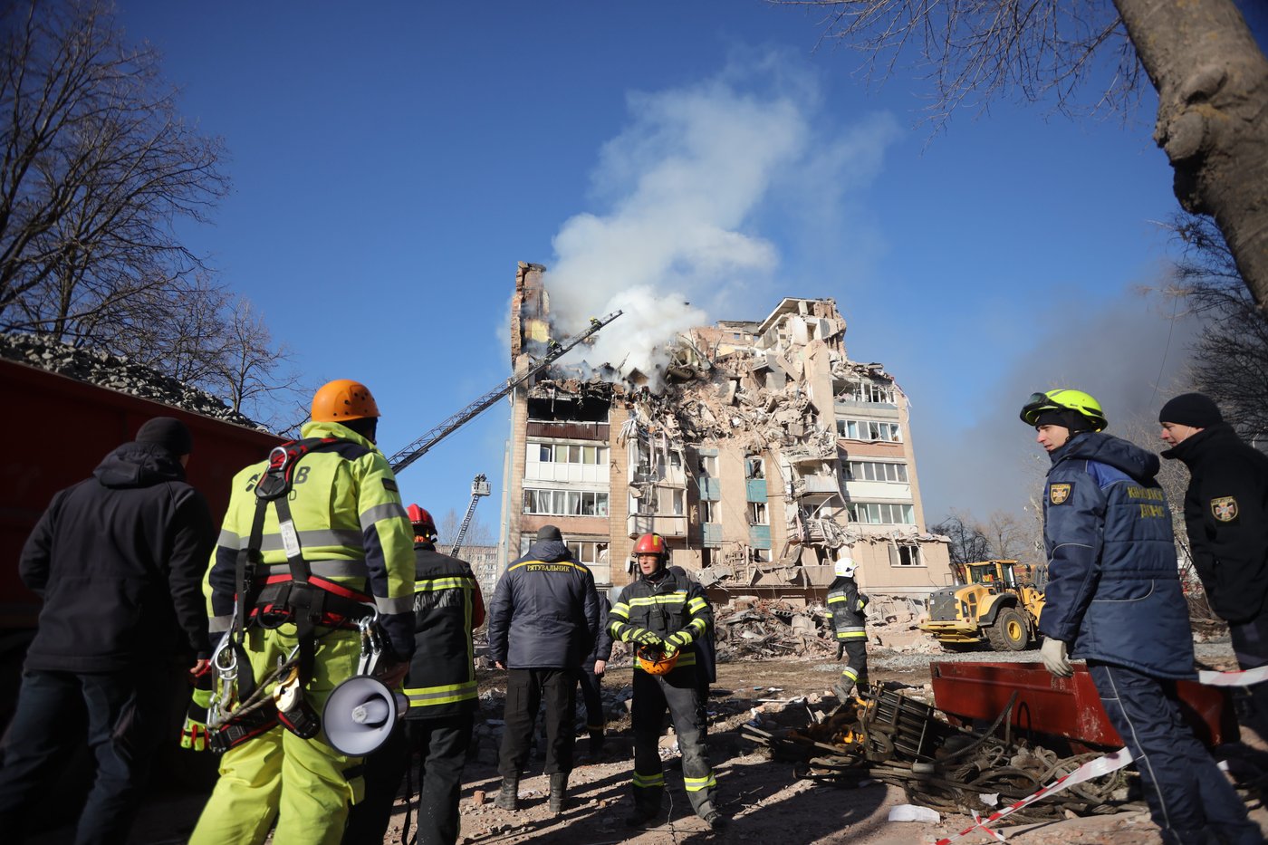 Russian barrage kills 20 in Ukraine city as Zelenskyy holds talks with Turkish leader | iNFOnews.ca