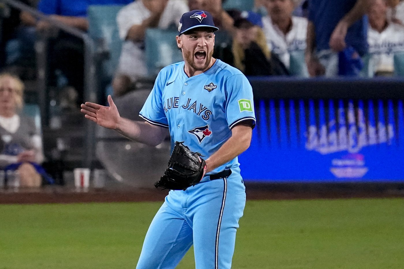 Photo Gallery: Blue Jays top Dodgers 6-1 to take 3-2 series lead | iNFOnews.ca