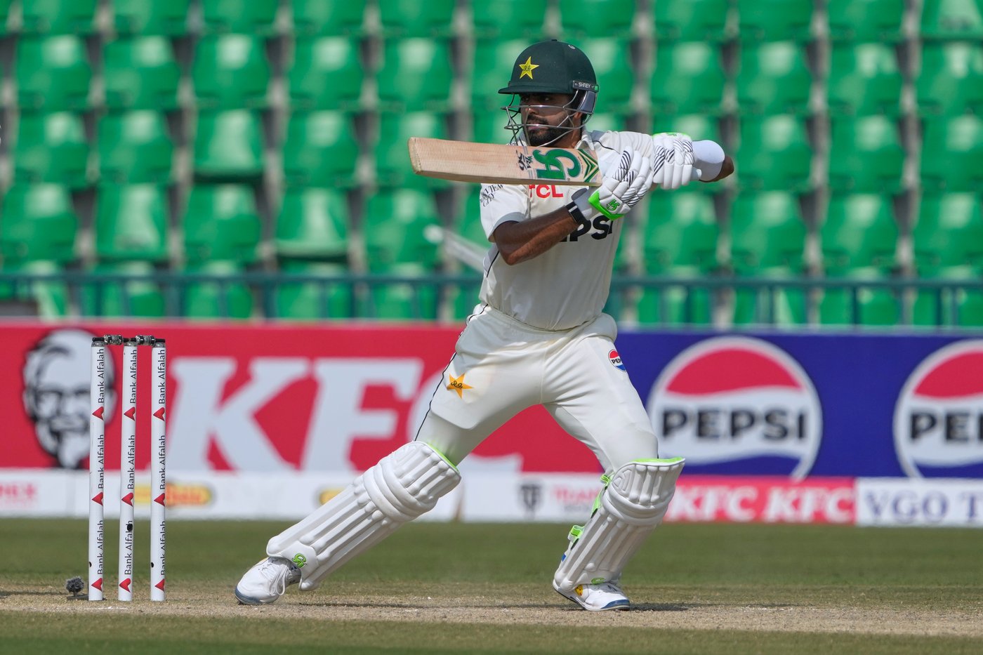 South Africa 51-2 in pursuit of record chase in Lahore against Pakistan spinners | iNFOnews.ca South Africa 51-2 in pursuit of record chase in Lahore against Pakistan spinners | iNFOnews.ca