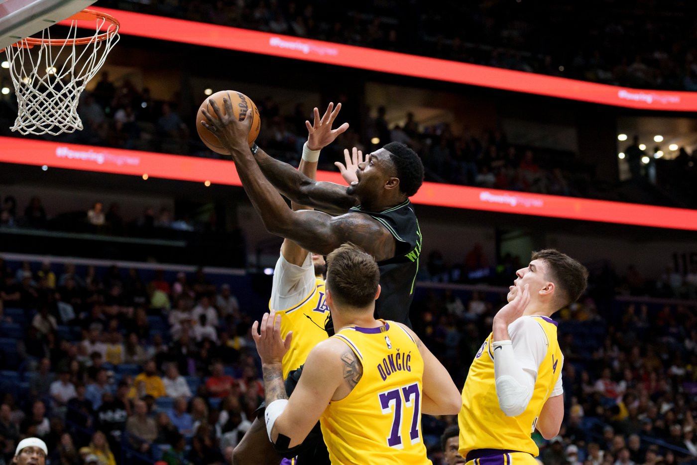 James and Doncic each score 30 to help the Lakers hold off the Pelicans 111-103 | iNFOnews.ca