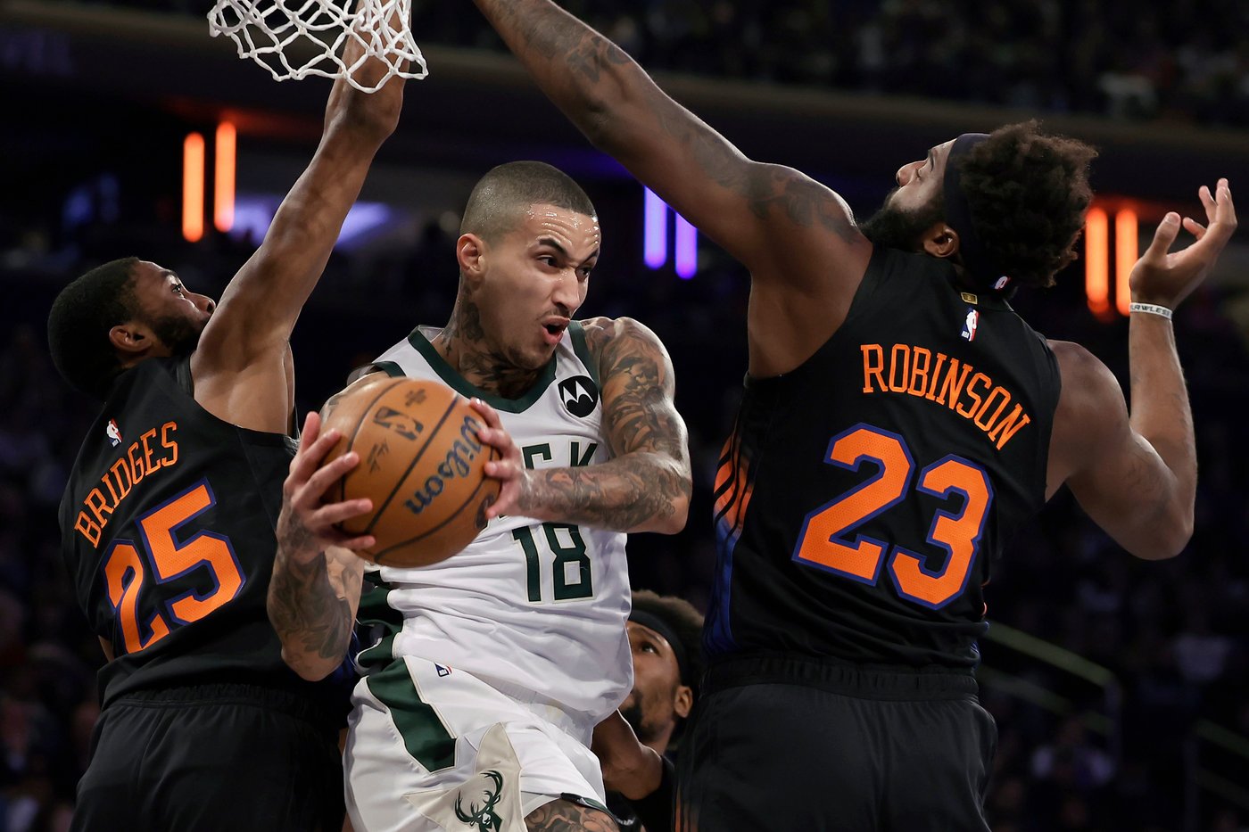Jalen Brunson scores 37 points as Knicks fend off Bucks 118-109 and advance in NBA Cup | iNFOnews.ca