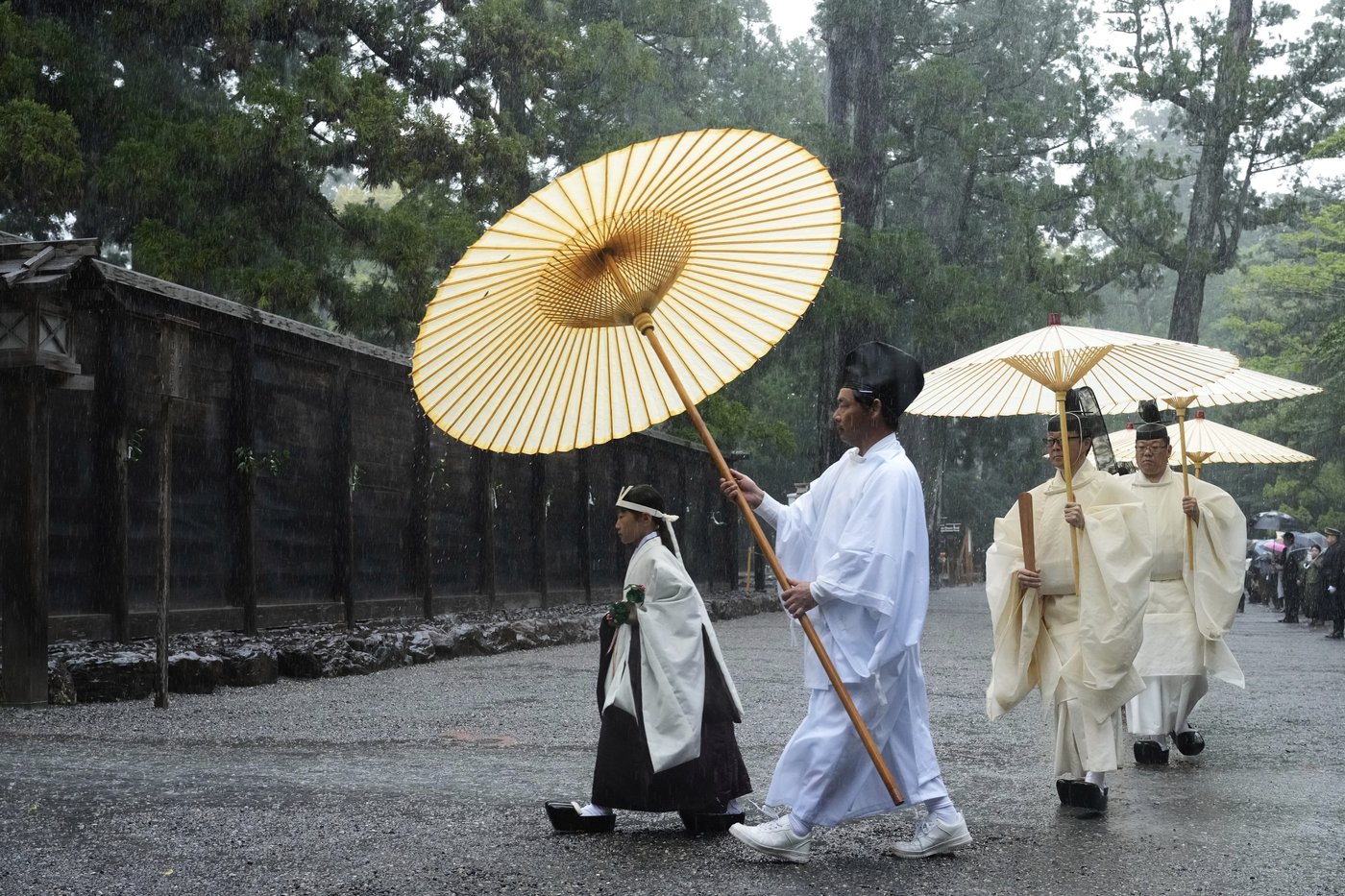 Photos show historic Japanese shrine that is torn down and rebuilt every 20 years | iNFOnews.ca
