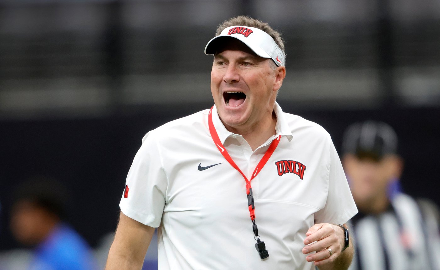 Colandrea scores on 19-yard TD run with 36 seconds left, lifts undefeated UNLV past Air Force 51-48 | iNFOnews.ca