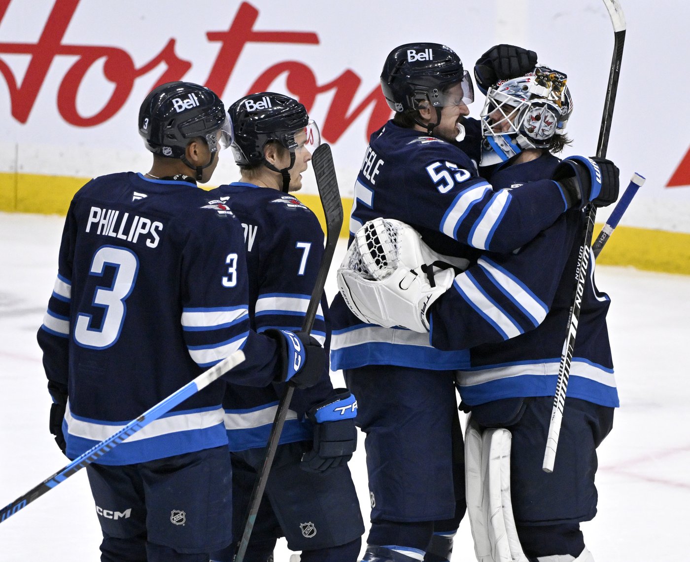 Comrie comes up big for Jets in 3-1 win over Blues | iNFOnews.ca