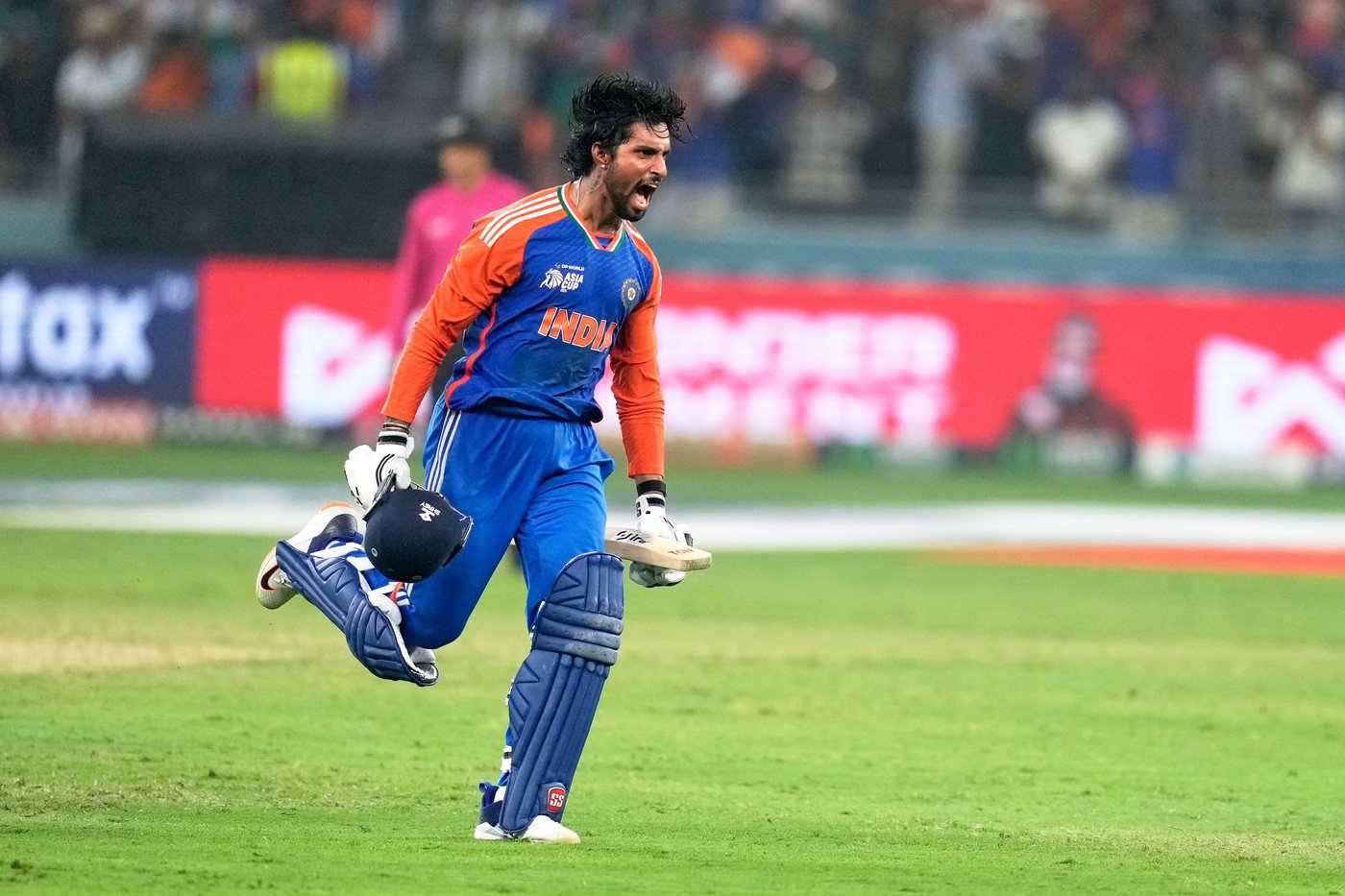 India beats Pakistan with only 2 balls left to win cricket’s Asia Cup but refuses to receive trophy | iNFOnews.ca India beats Pakistan with only 2 balls left to win cricket’s Asia Cup but refuses to receive trophy | iNFOnews.ca