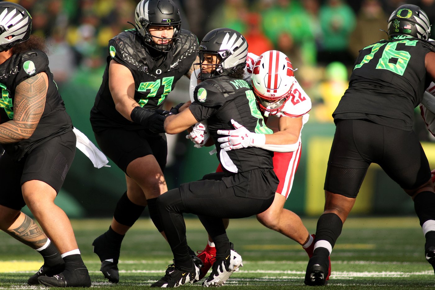 No. 6 Oregon survives lackluster performance with 21-7 win over Wisconsin | iNFOnews.ca No. 6 Oregon survives lackluster performance with 21-7 win over Wisconsin | iNFOnews.ca
