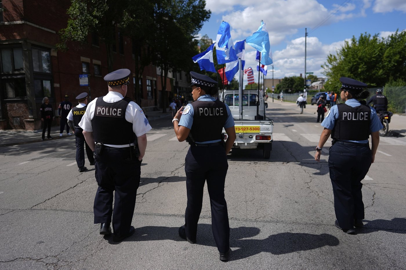 Potential federal intervention poses challenges for Chicago police on the ground | iNFOnews.ca