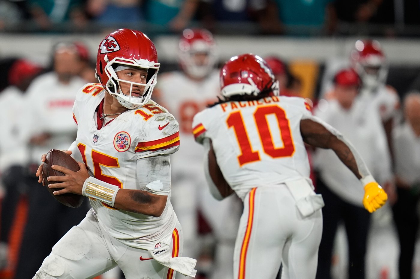 Trevor Lawrence's wild run lifts the Jaguars to a 31-28 win over Patrick Mahomes and the Chiefs | iNFOnews.ca