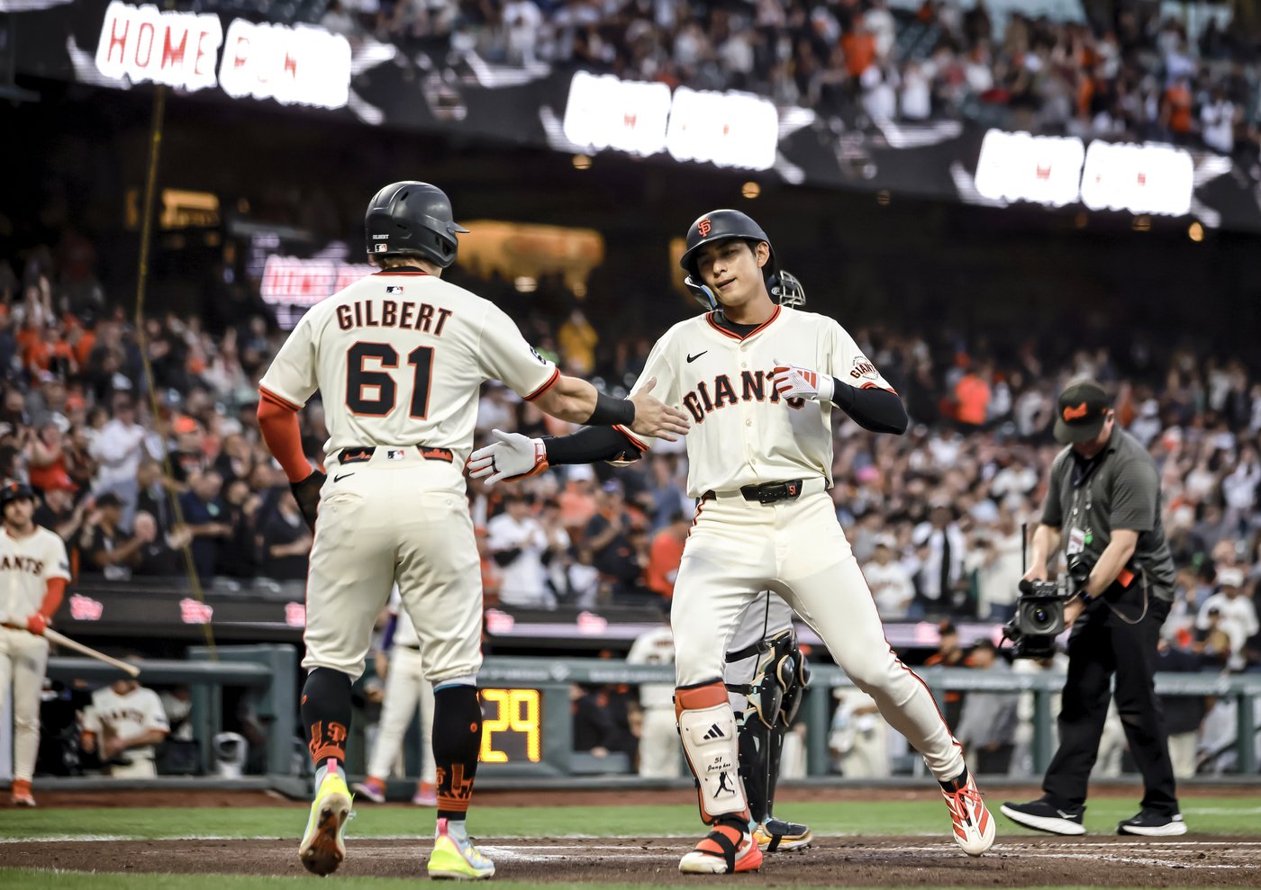 Logan Webb pitches 6 solid innings, Giants hit 5 homers in 11-5 win over Diamondbacks | iNFOnews.ca