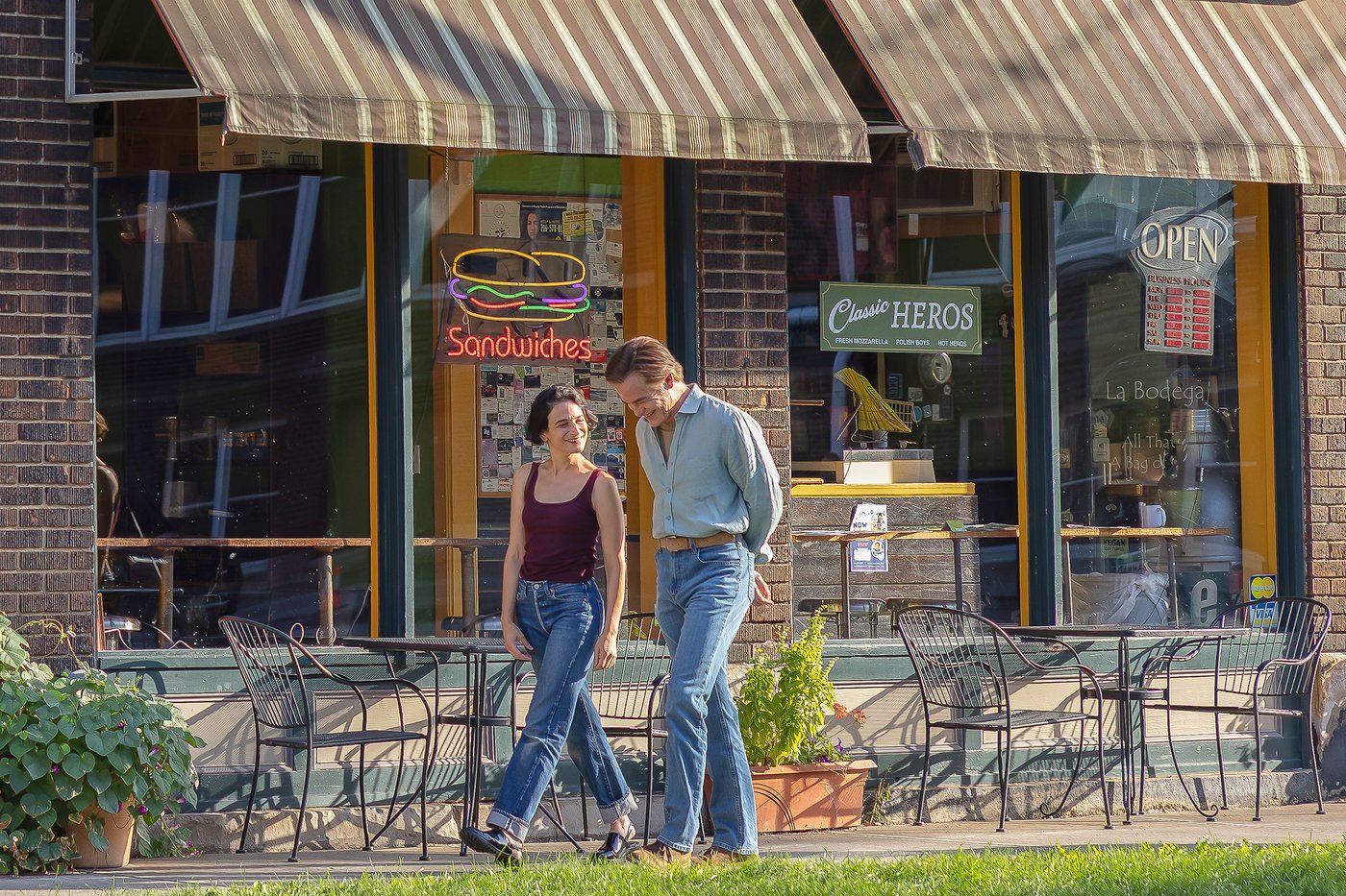 Sundance first look: Chris Pine and Jenny Slate in the delicate romantic drama 'Carousel' | iNFOnews.ca
