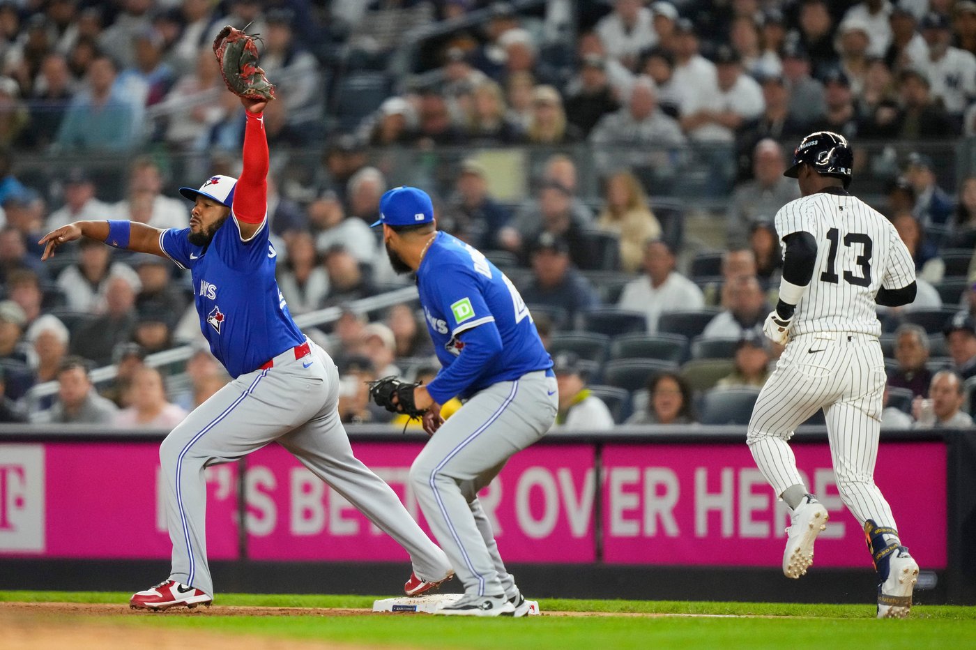 Photo Gallery: Blue Jays beat Yankees in Game 4 | iNFOnews.ca