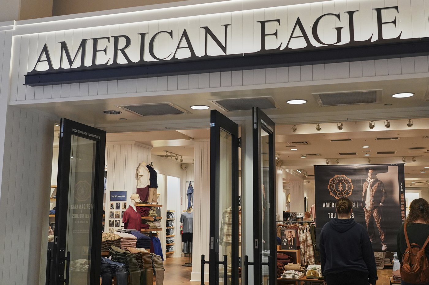 American Eagle counts new customers after Sydney Sweeney ad frenzy and shares soar | iNFOnews.ca American Eagle counts new customers after Sydney Sweeney ad frenzy and shares soar | iNFOnews.ca