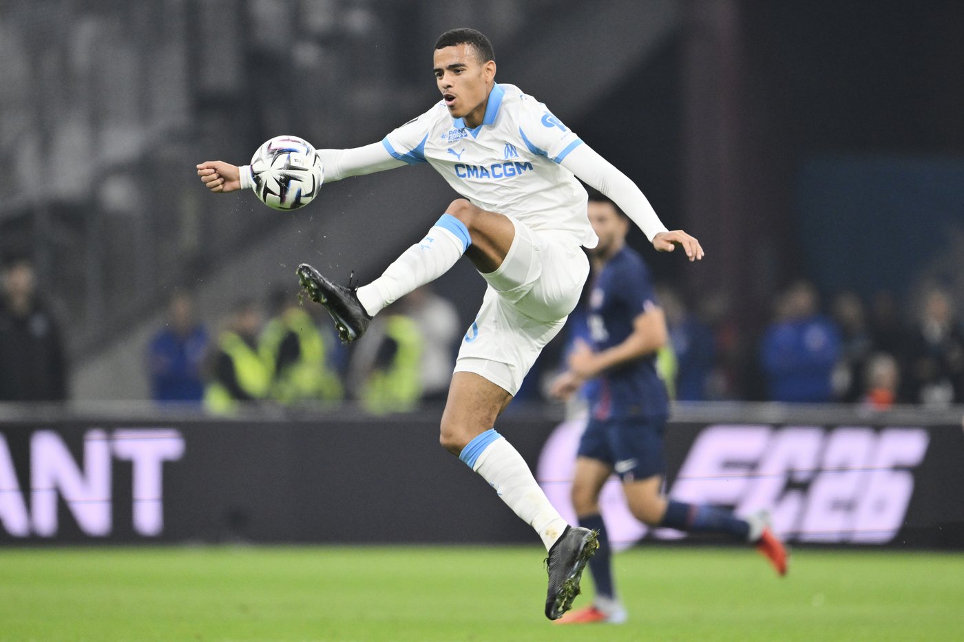 Marseille beats PSG to end champion's winning start to Ligue 1 | iNFOnews.ca