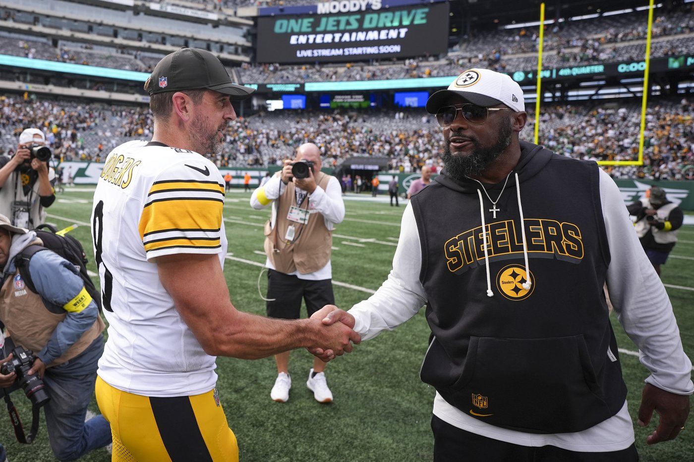 Aaron Rodgers showed he has plenty left to help the Steelers | iNFOnews.ca Aaron Rodgers showed he has plenty left to help the Steelers | iNFOnews.ca