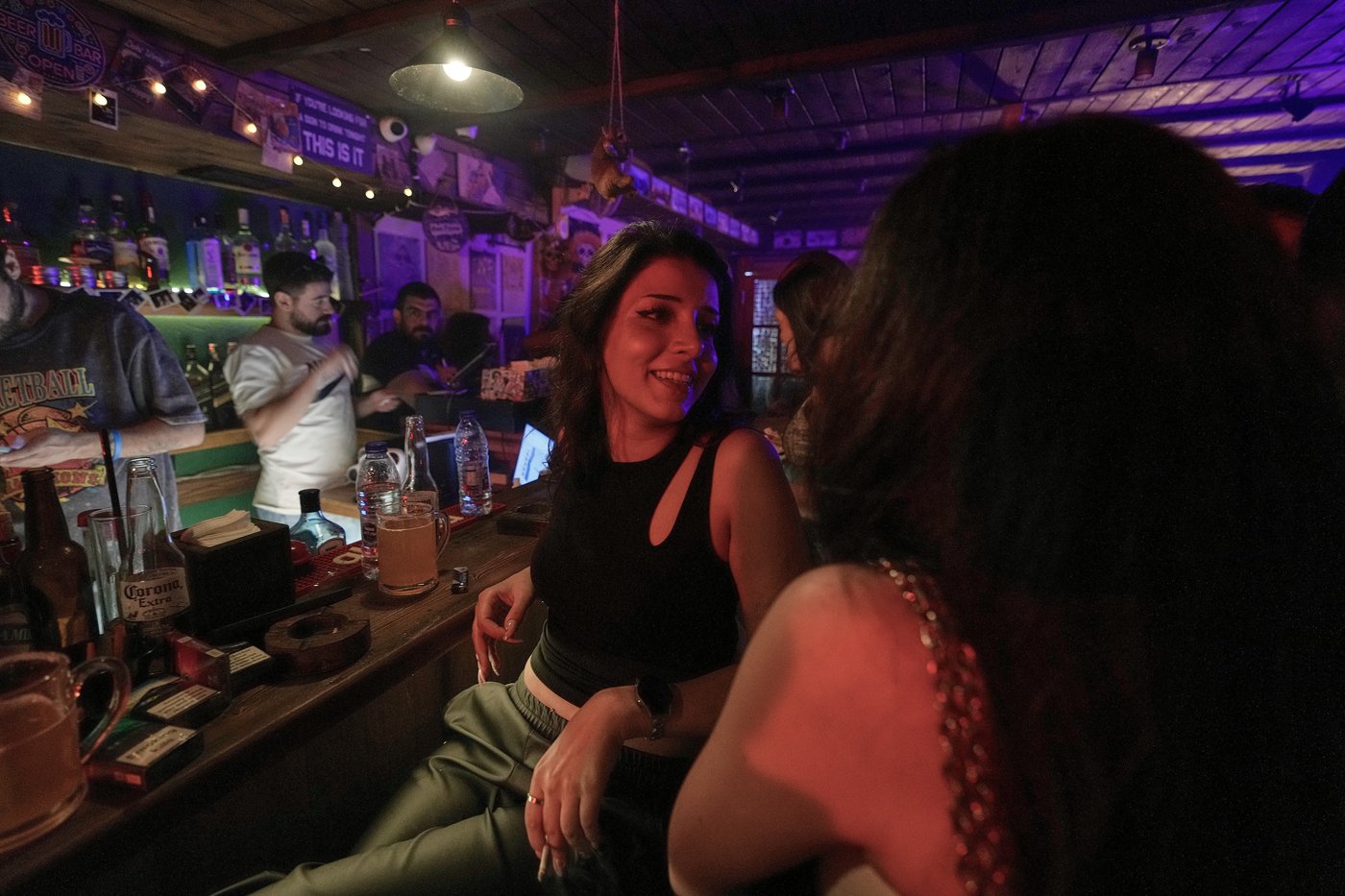 Photos show Syrians enjoying a night out in Damascus despite some crackdowns | iNFOnews.ca
