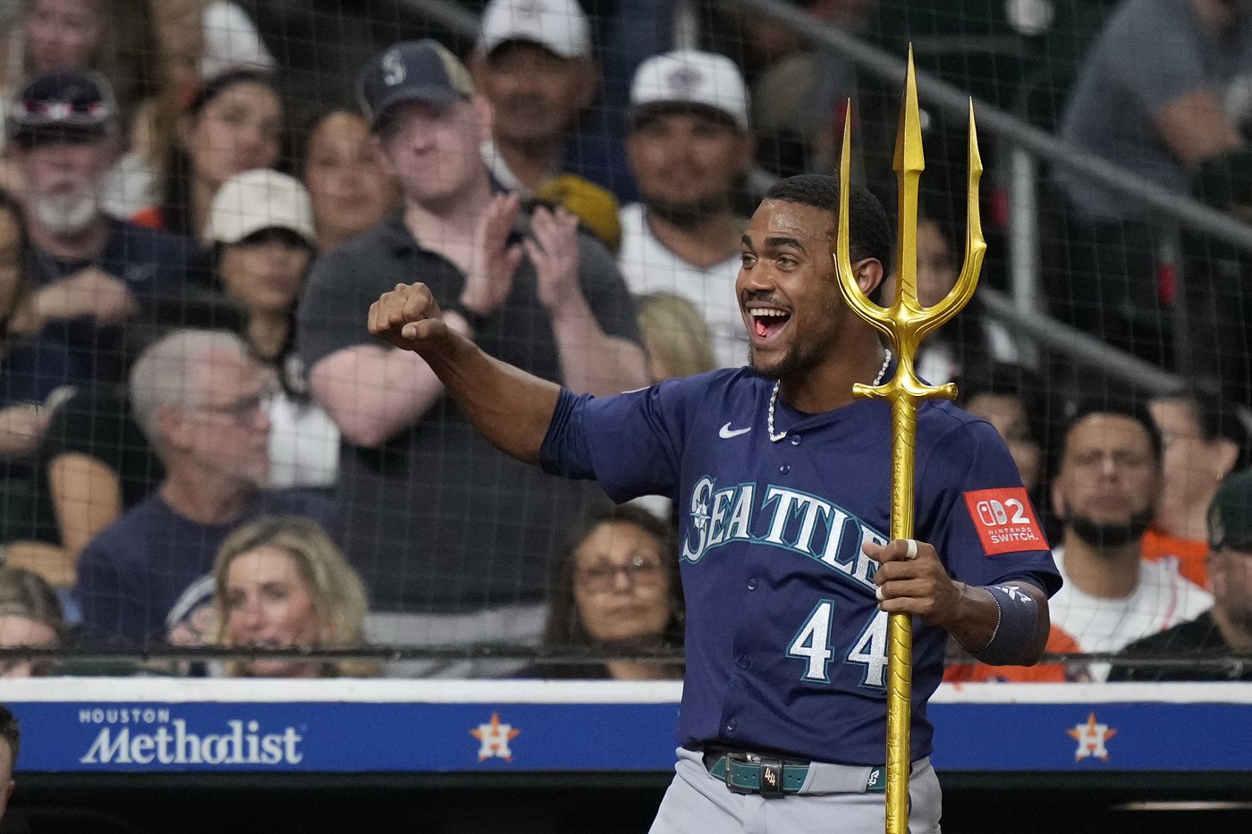 Suárez homers and Woo exits after 5 innings as Mariners beat Astros 4-0 to take over 1st in AL West | iNFOnews.ca