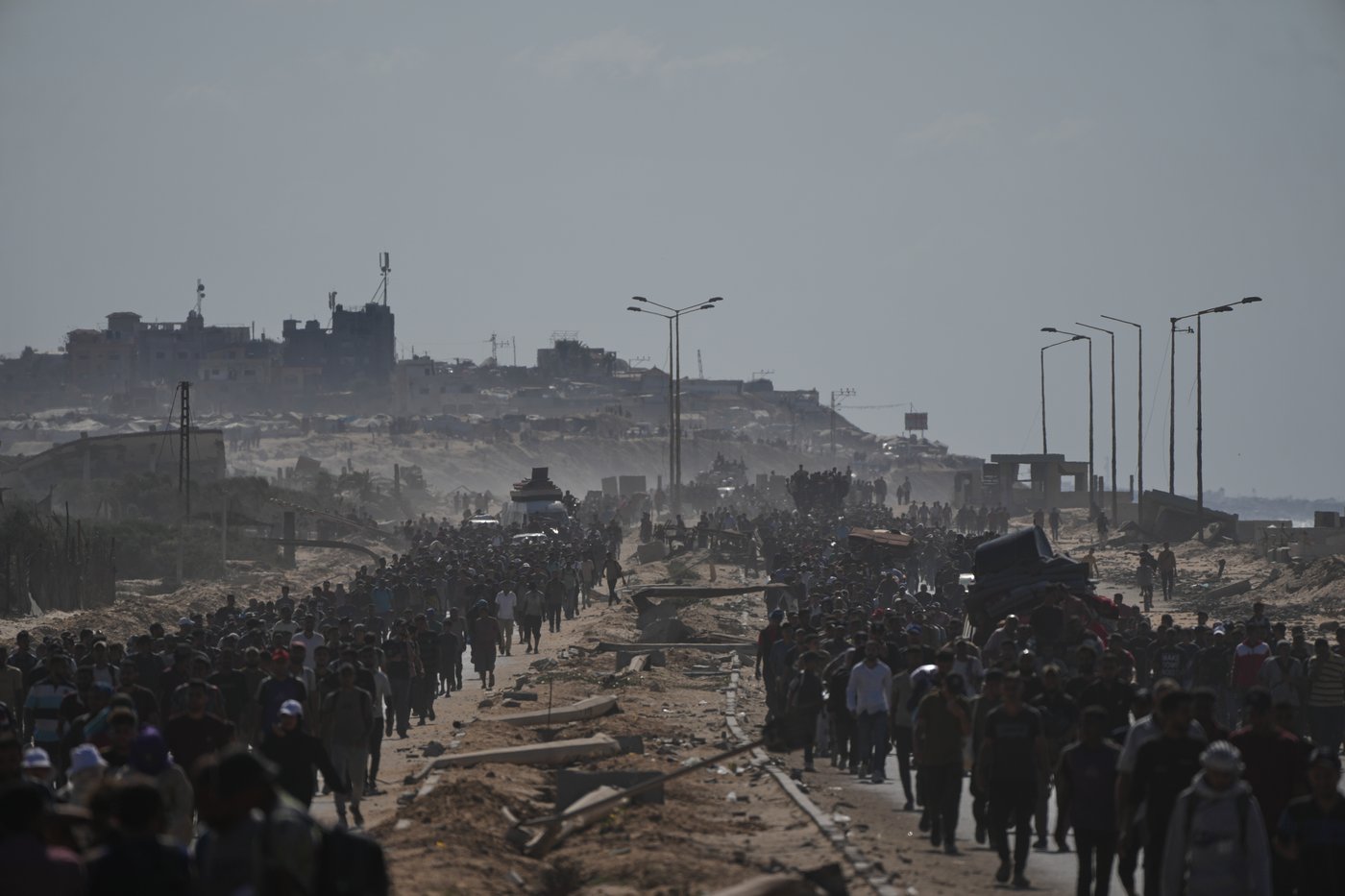 Thousands of Palestinians return to what's left of their homes as Gaza ceasefire takes effect | iNFOnews.ca Thousands of Palestinians return to what's left of their homes as Gaza ceasefire takes effect | iNFOnews.ca