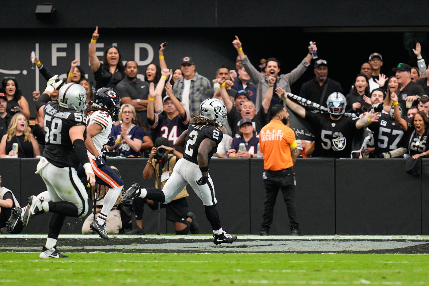 Ashton Jeanty breaks out with 138 rushing yards, 3 total TDs in Raiders' loss | iNFOnews.ca