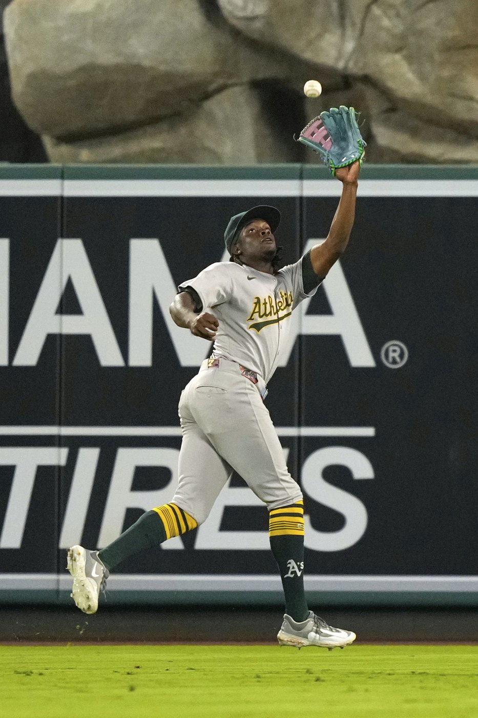 Athletics erupt for seven runs in third inning of a 10-4 win over Angels | iNFOnews.ca