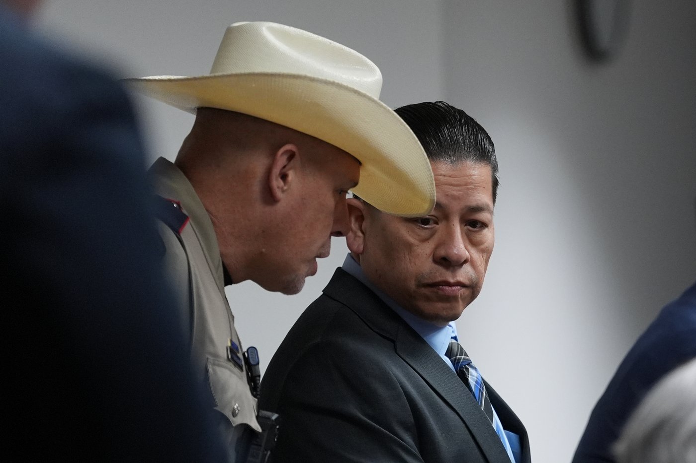 Uvalde schools officer did nothing until it was too late during shooting, prosecutor says | iNFOnews.ca