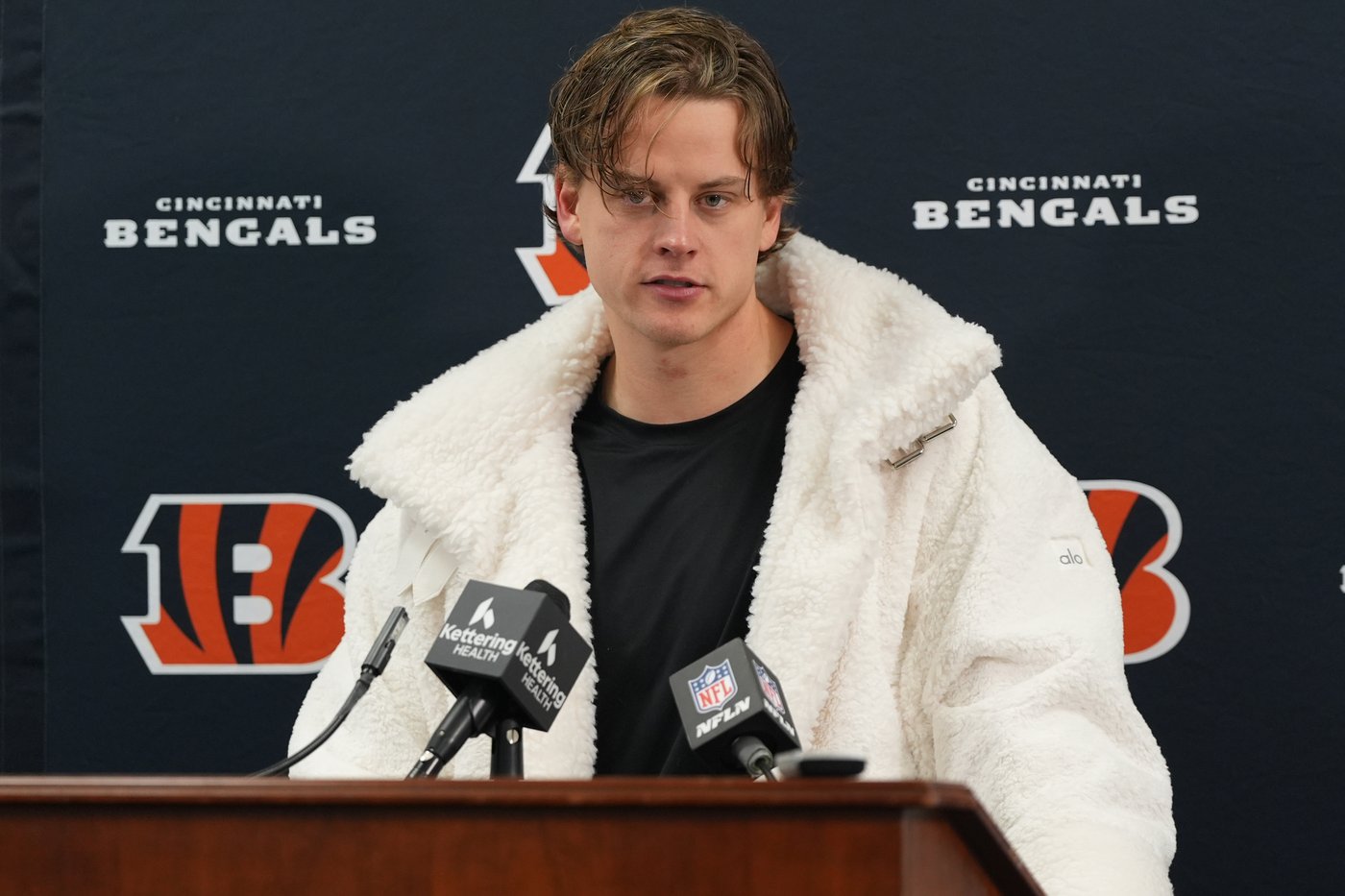Joe Burrow dons new shoes, sparks Bengals' playoff hopes | iNFOnews.ca