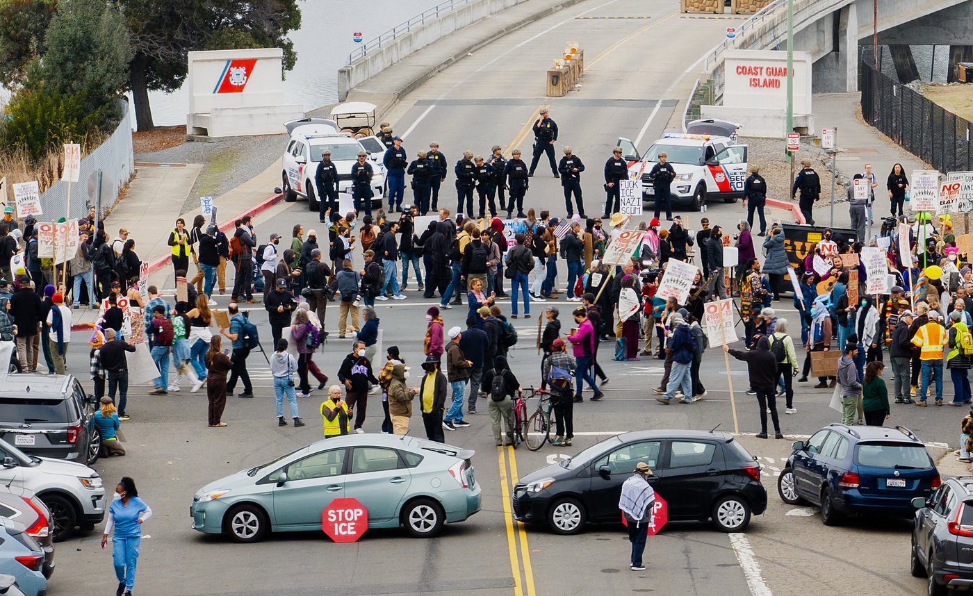Trump backs off planned surge of federal agents into San Francisco after talking to the mayor | iNFOnews.ca Trump backs off planned surge of federal agents into San Francisco after talking to the mayor | iNFOnews.ca