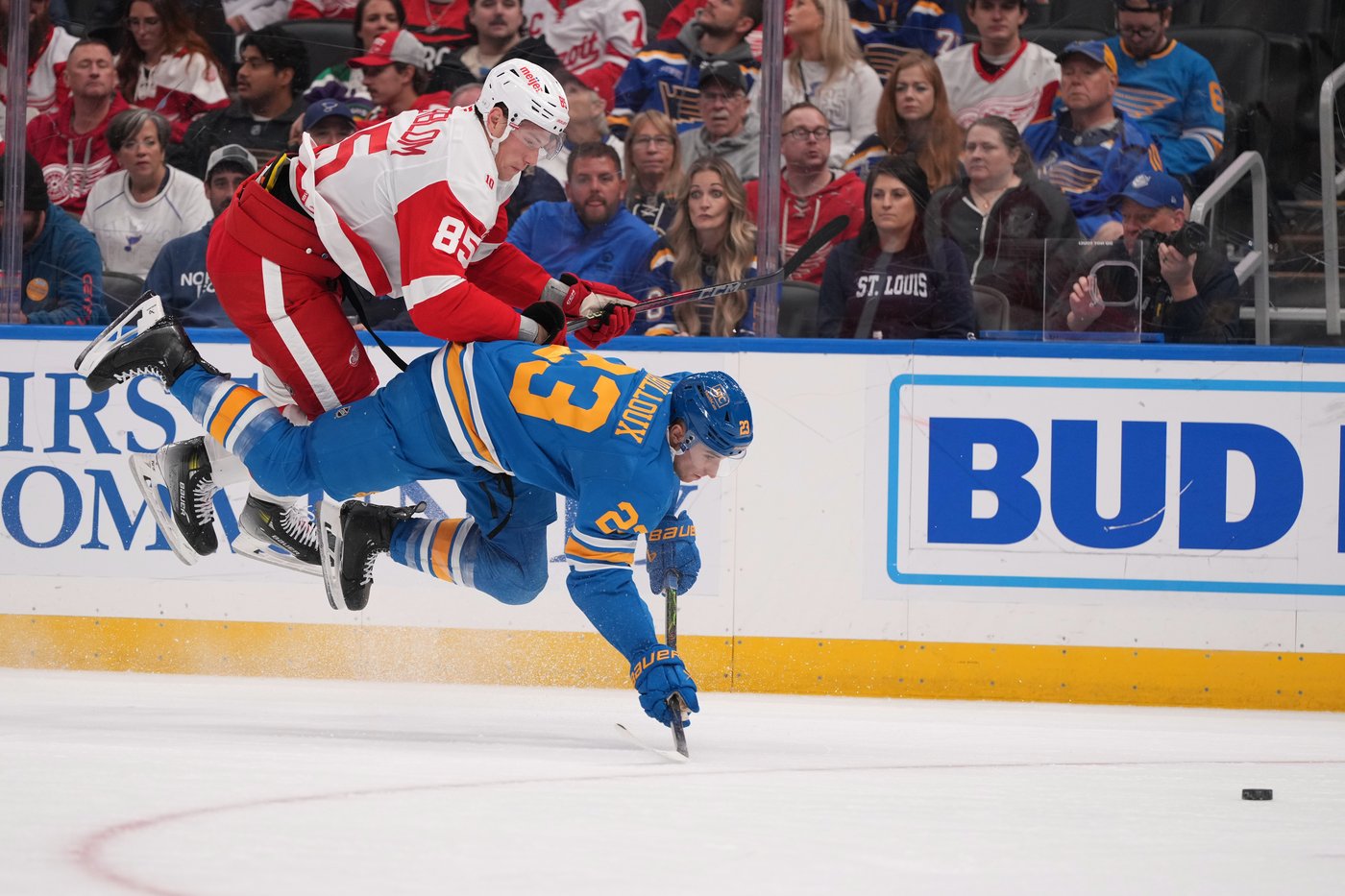 Dylan Larkin scores twice to help Red Wings beat Blues 5-2 | iNFOnews.ca Dylan Larkin scores twice to help Red Wings beat Blues 5-2 | iNFOnews.ca