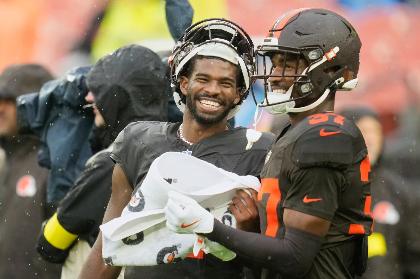 Browns' QB question: Stay the course with Dillon Gabriel or give Shedeur Sanders a shot? | iNFOnews.ca Browns' QB question: Stay the course with Dillon Gabriel or give Shedeur Sanders a shot? | iNFOnews.ca