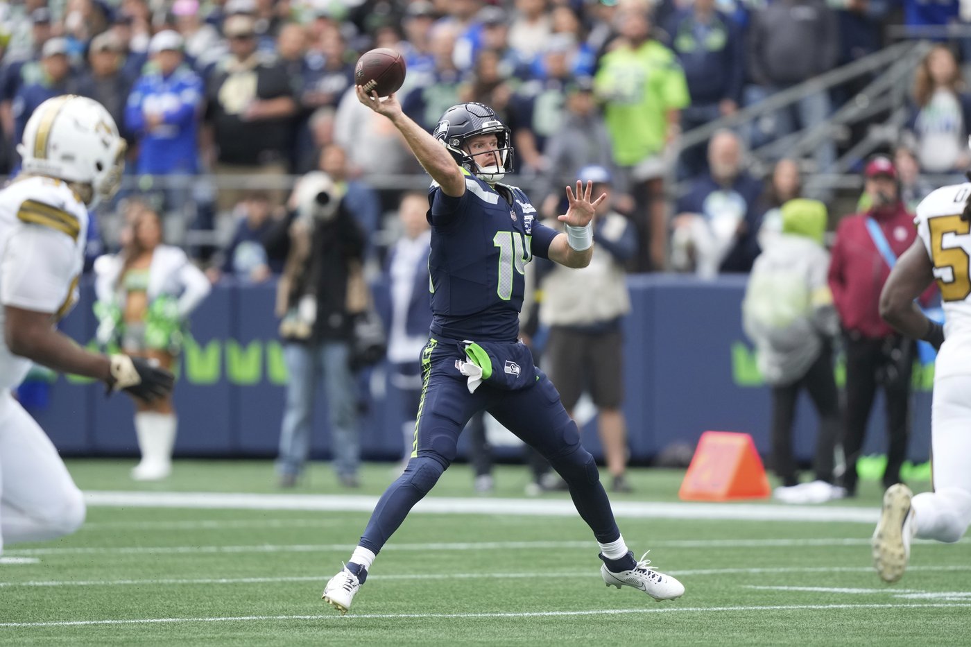 Sam Darnold continues to impress for the Seahawks with his arm and legs | iNFOnews.ca