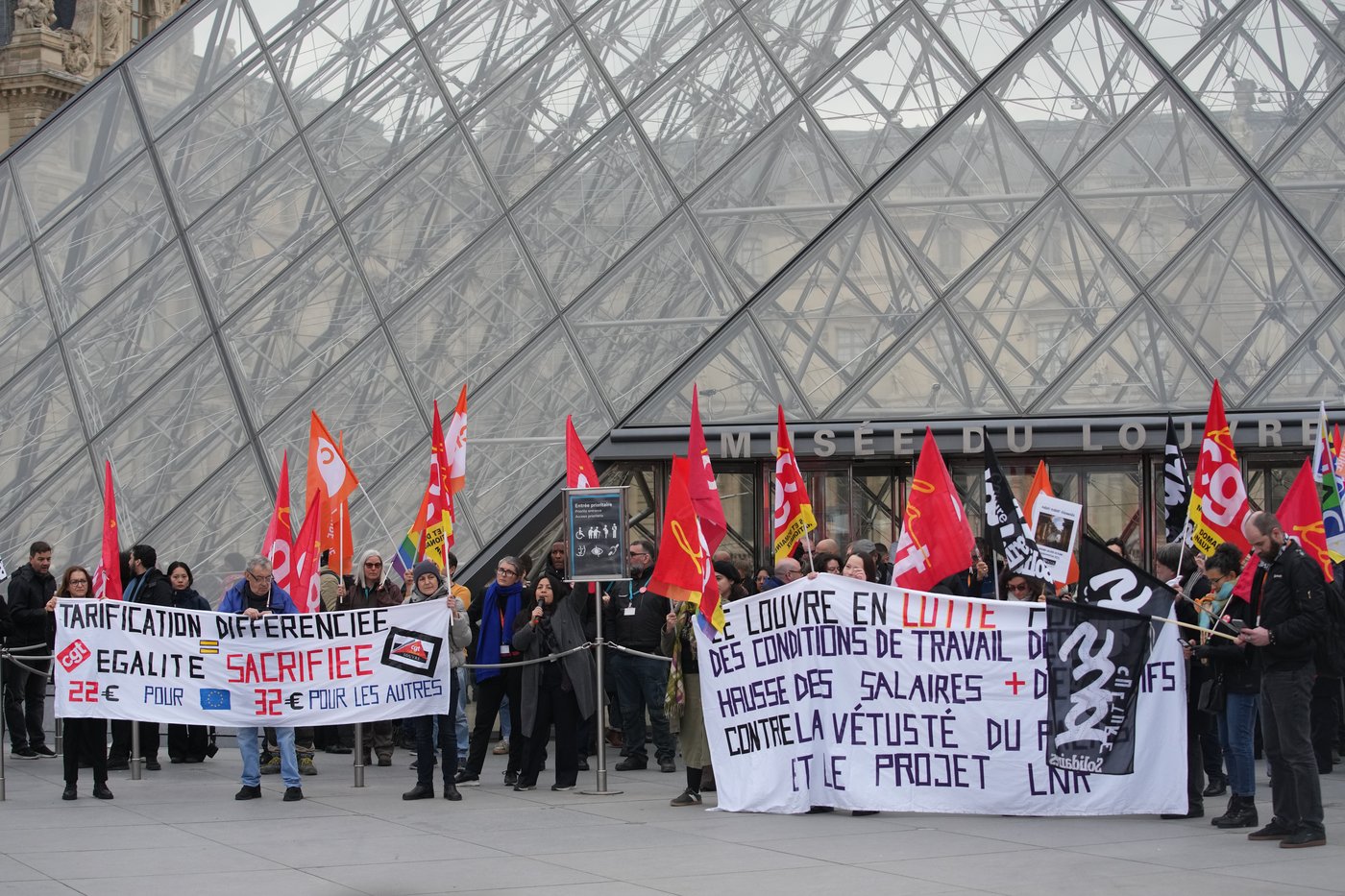 Louvre workers vote to extend a strike as the museum partially reopens | iNFOnews.ca Louvre workers vote to extend a strike as the museum partially reopens | iNFOnews.ca