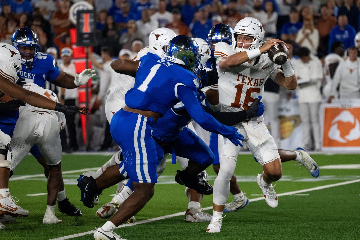 Sarkisian says he needs to do 'a better job' with struggling offense for No. 22 Longhorns | iNFOnews.ca Sarkisian says he needs to do 'a better job' with struggling offense for No. 22 Longhorns | iNFOnews.ca