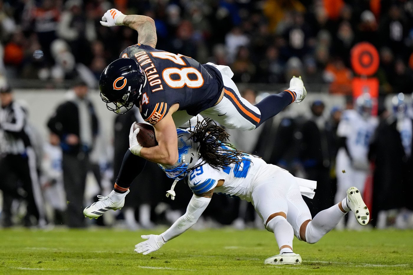 Caleb Williams rallies Bears from 18 points down for 31-27 playoff win over rival Packers | iNFOnews.ca