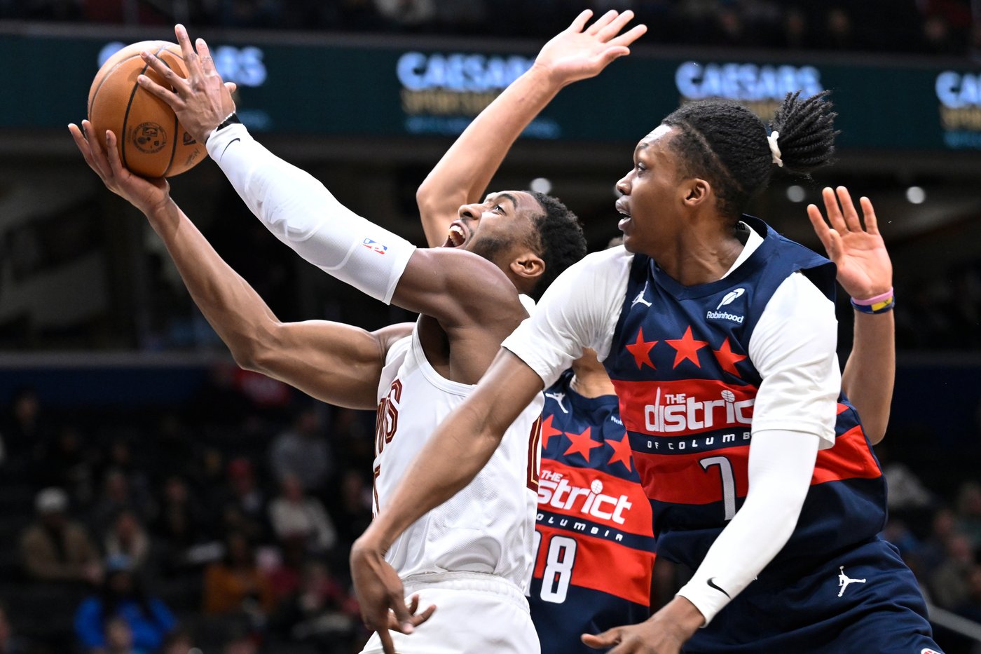 Mitchell scores 24 of his 48 points in the 4th quarter to rally Cavaliers past Wizards 130-126 | iNFOnews.ca Mitchell scores 24 of his 48 points in the 4th quarter to rally Cavaliers past Wizards 130-126 | iNFOnews.ca