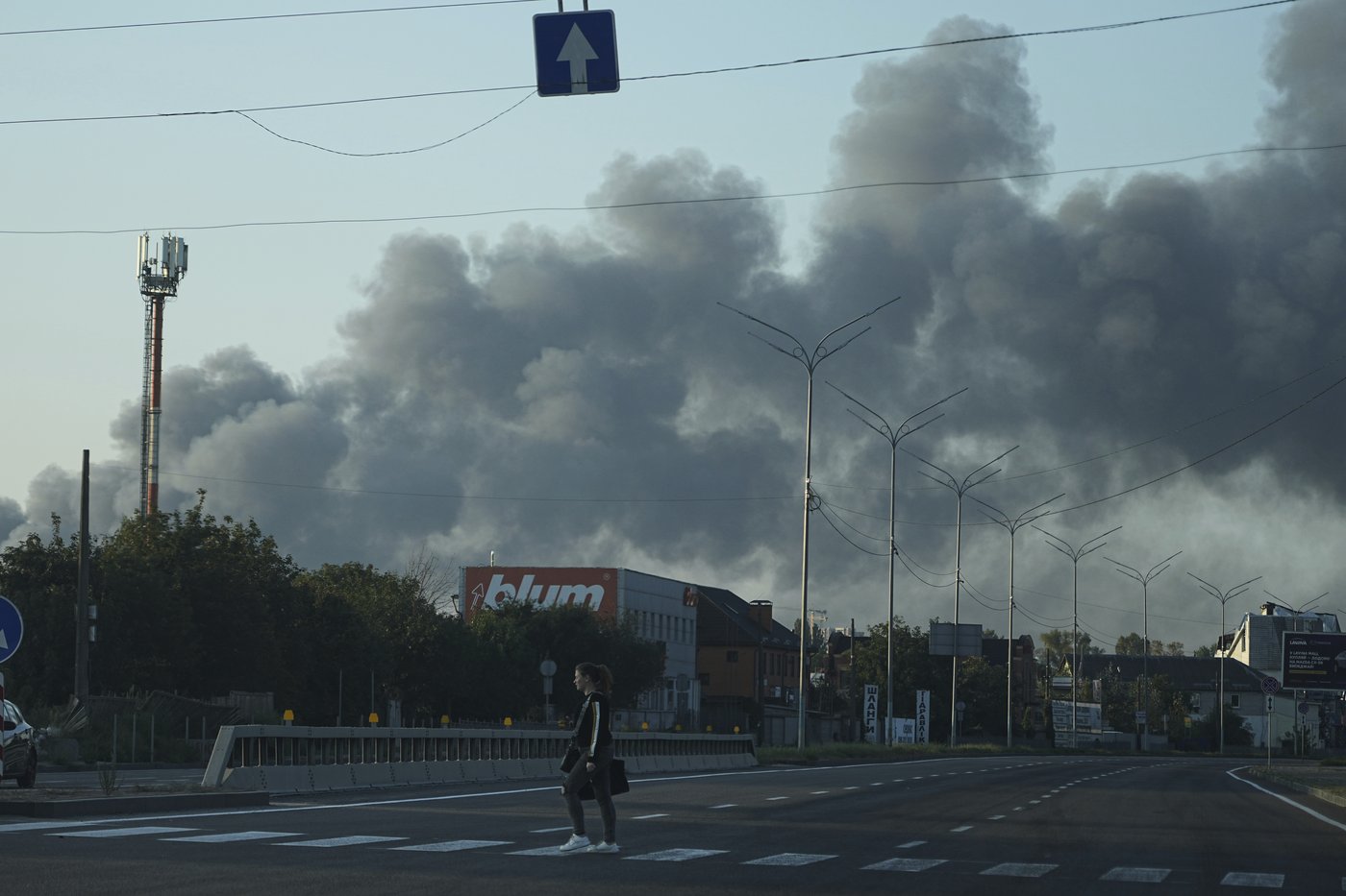 Ukraine government building damaged in Kyiv in the largest Russian attack since the war began | iNFOnews.ca Ukraine government building damaged in Kyiv in the largest Russian attack since the war began | iNFOnews.ca