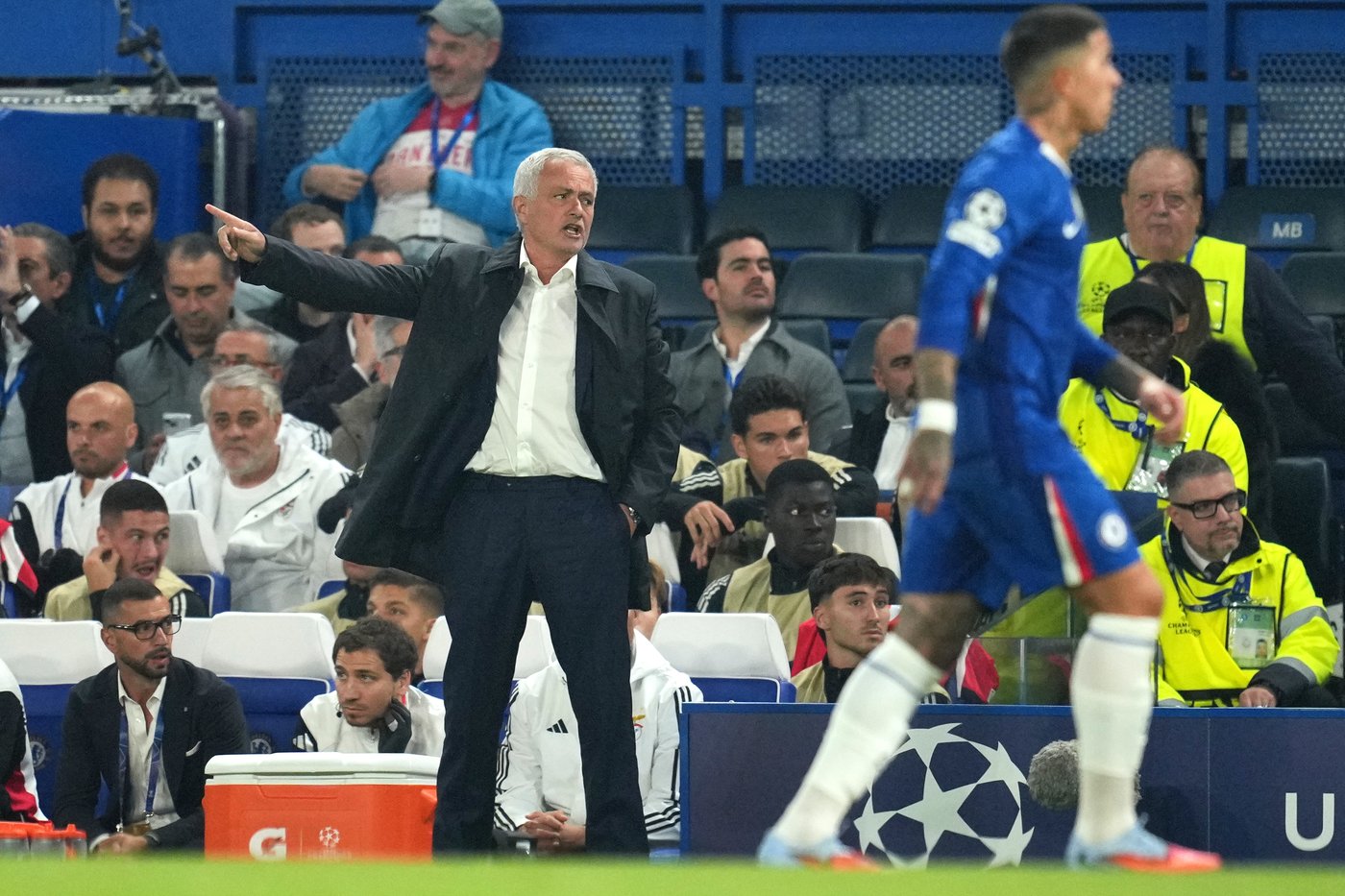 Mourinho the center of attention on losing return to Stamford Bridge | iNFOnews.ca