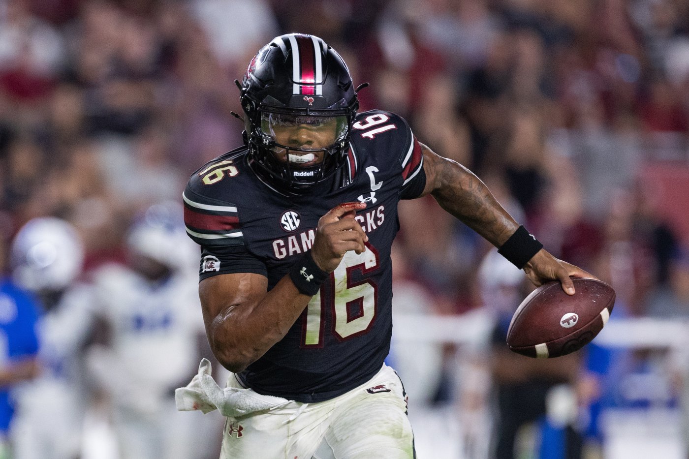 Defense guides South Carolina to 35-13 victory over Kentucky | iNFOnews.ca