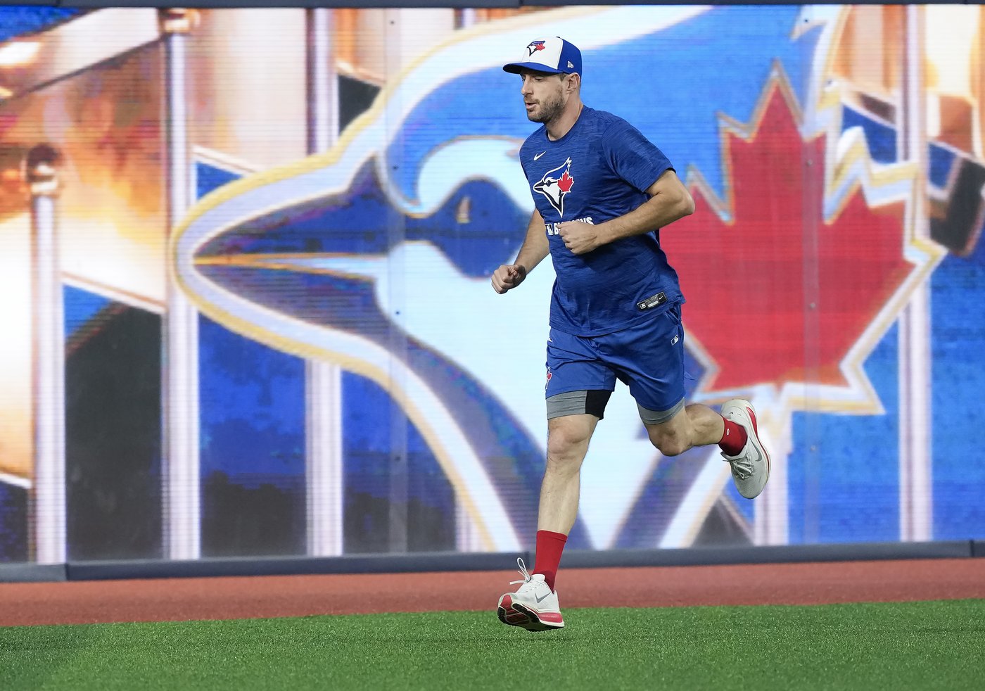 Photo Gallery: Blue Jays and Dodgers practice ahead of Game 6 of World Series | iNFOnews.ca