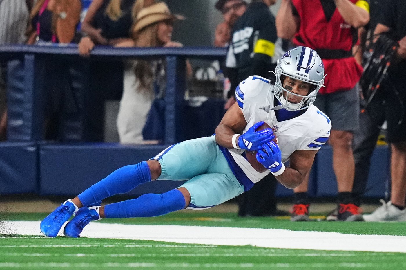 Micah Parsons' hyped return to Dallas ends with Cowboys and Packers in 40-40 tie | iNFOnews.ca
