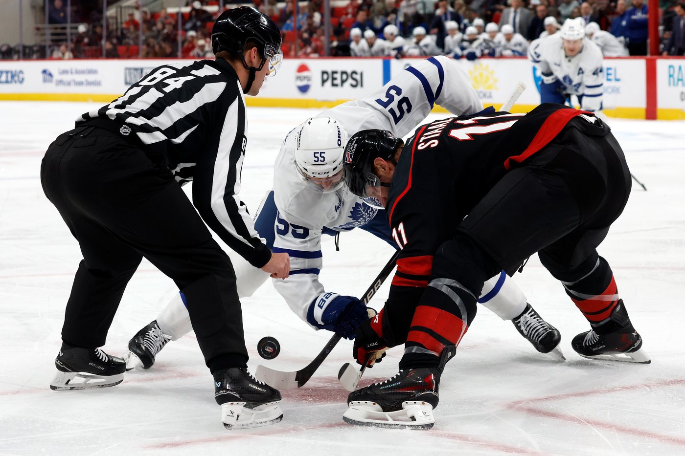 Maple Leafs beat Hurricanes 5-1 to wrap up 6-game trip with 3rd straight victory | iNFOnews.ca Maple Leafs beat Hurricanes 5-1 to wrap up 6-game trip with 3rd straight victory | iNFOnews.ca