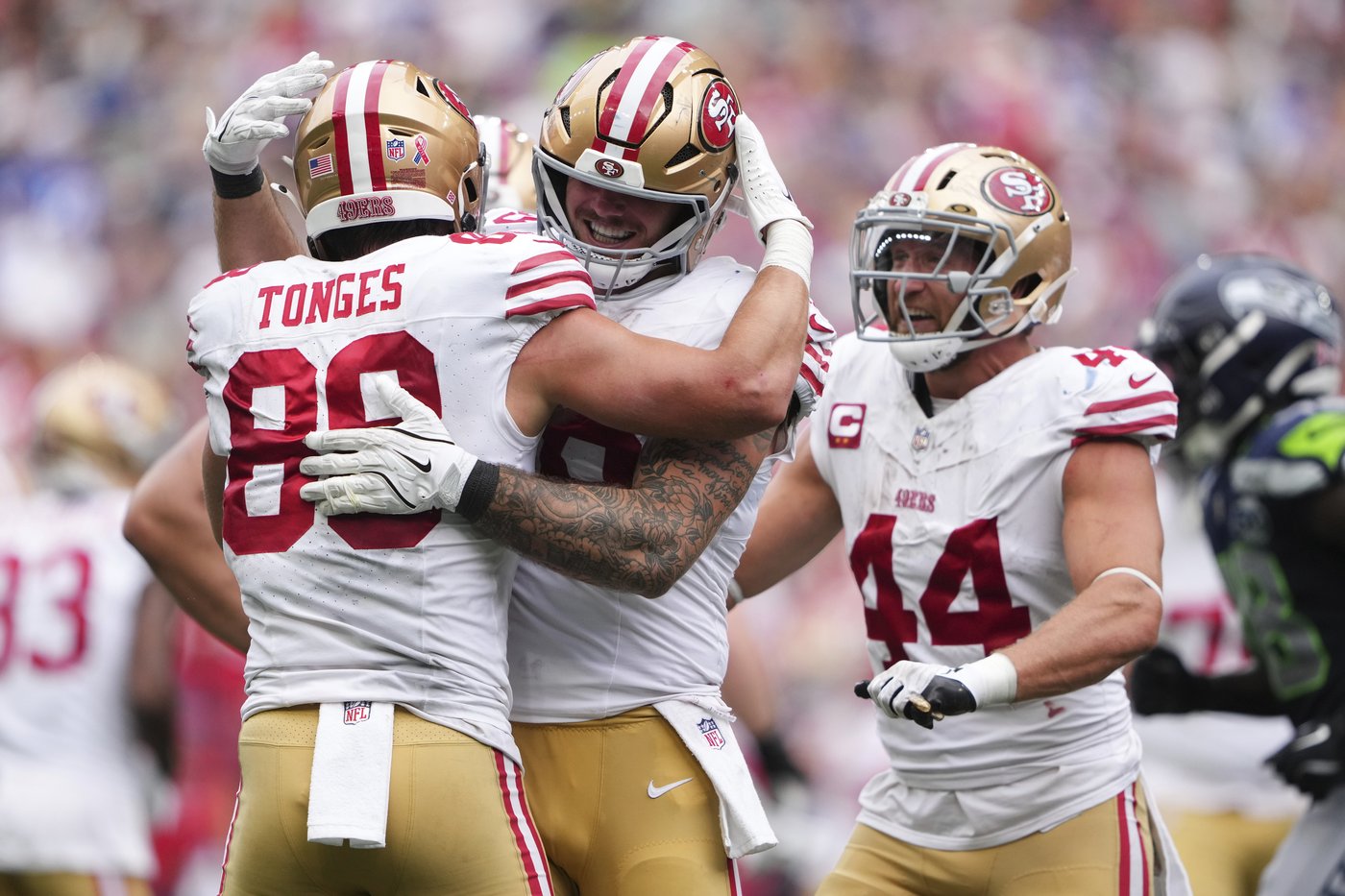 Third-stringer Jake Tonges' late TD catch gives the 49ers a 17-13 win over the Seahawks | iNFOnews.ca