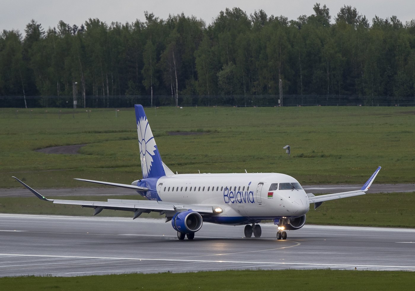 Belarus frees 52 political prisoners as US lifts some sanctions on its national airline | iNFOnews.ca
