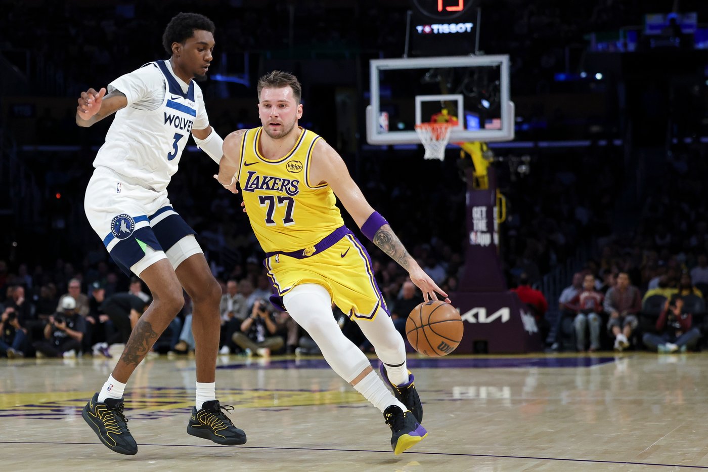 Luka Doncic scores 49 to extend his sizzling season start in Lakers' 128-110 win over Timberwolves | iNFOnews.ca Luka Doncic scores 49 to extend his sizzling season start in Lakers' 128-110 win over Timberwolves | iNFOnews.ca