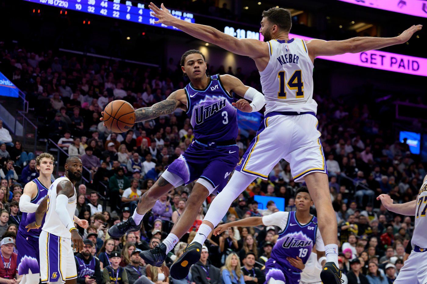 Lakers outlast Jazz 108-106 as Doncic scores 33 and James 17 in his 1st road test of season | iNFOnews.ca Lakers outlast Jazz 108-106 as Doncic scores 33 and James 17 in his 1st road test of season | iNFOnews.ca