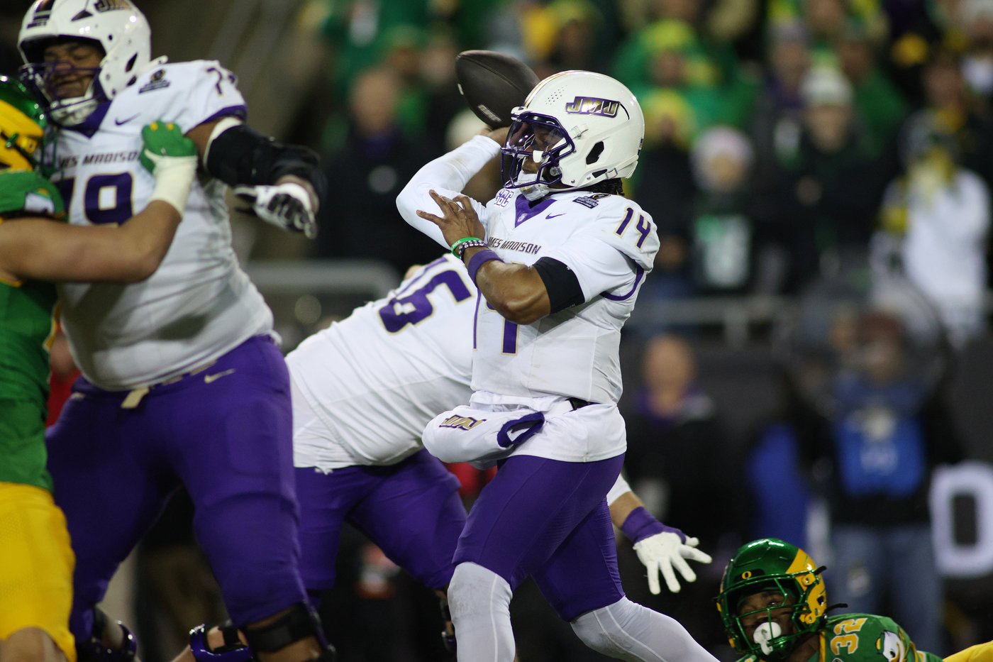 No. 5 Oregon beats No. 19 James Madison 51-34 in College Football Playoff opener | iNFOnews.ca