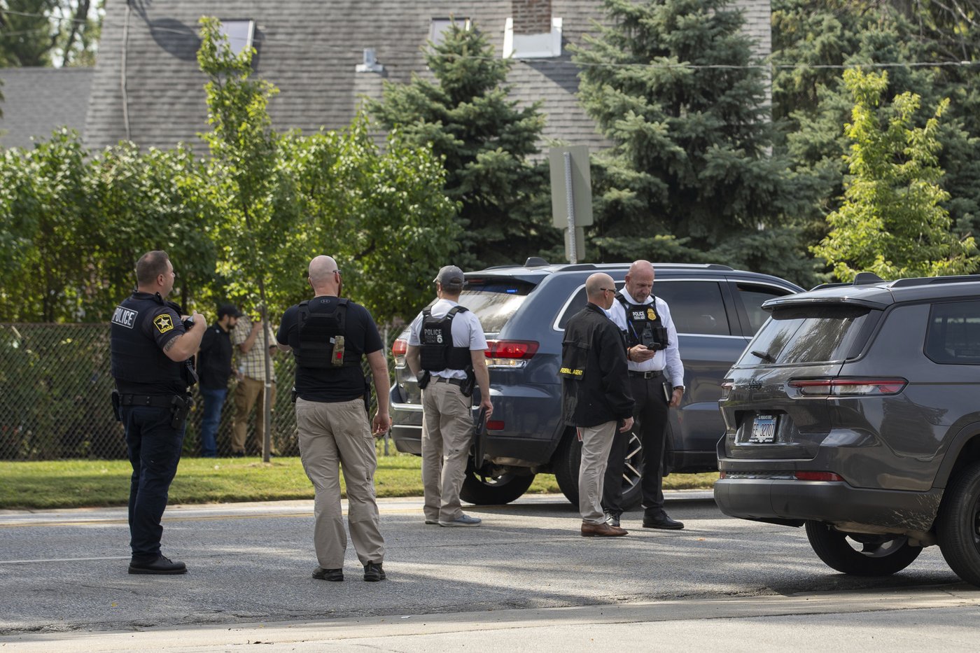 Latino leaders condemn ICE over incidents in Chicago, including driver's fatal shooting | iNFOnews.ca