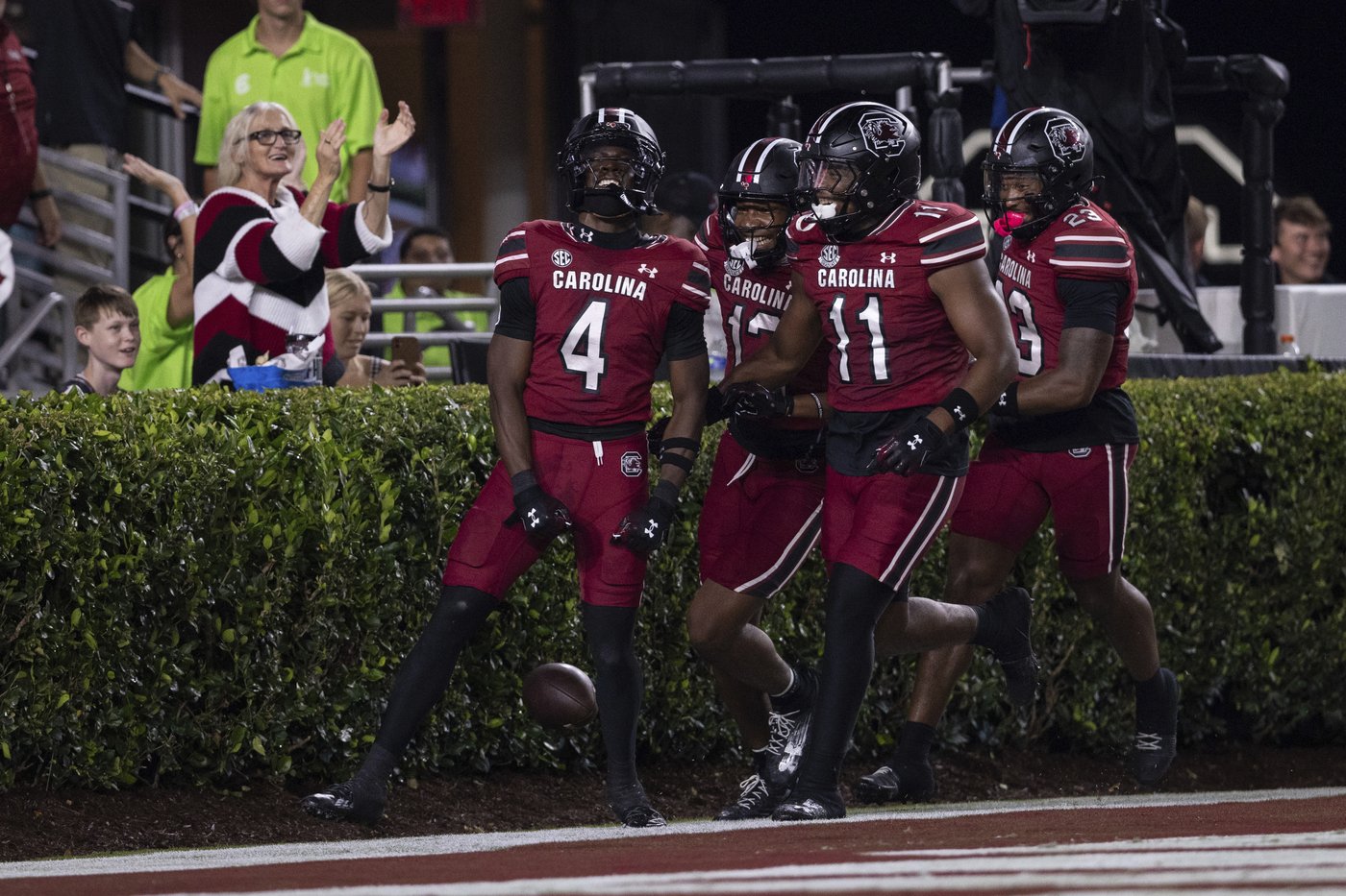 Vicari Swain returns 2 punts for TDs in No. 10 South Carolina's 38-10 win | iNFOnews.ca