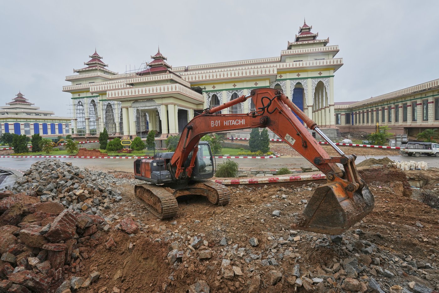 AP visit to Myanmar highlights its struggle to rebuild after an earthquake while a civil war rages | iNFOnews.ca AP visit to Myanmar highlights its struggle to rebuild after an earthquake while a civil war rages | iNFOnews.ca