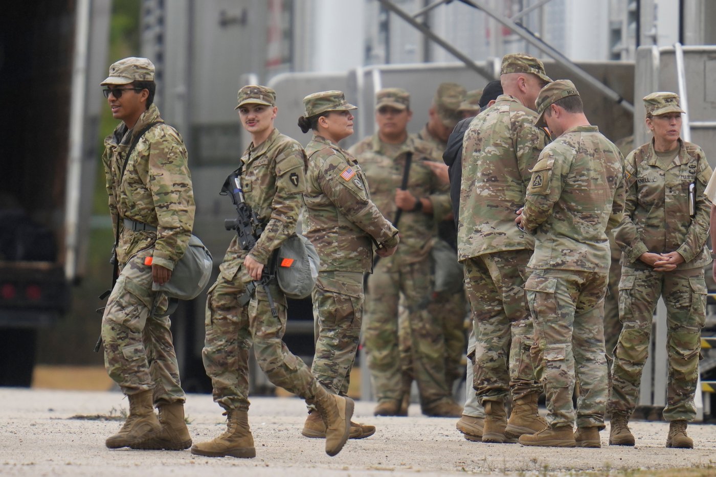 Photos of the mixed reactions to Trump's bid to deploy troops to more US cities | iNFOnews.ca
