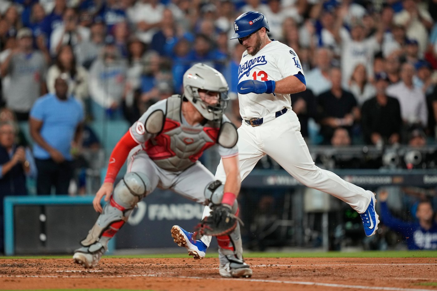 Reds watch hope fade as season ends in Wild Card sweep | iNFOnews.ca