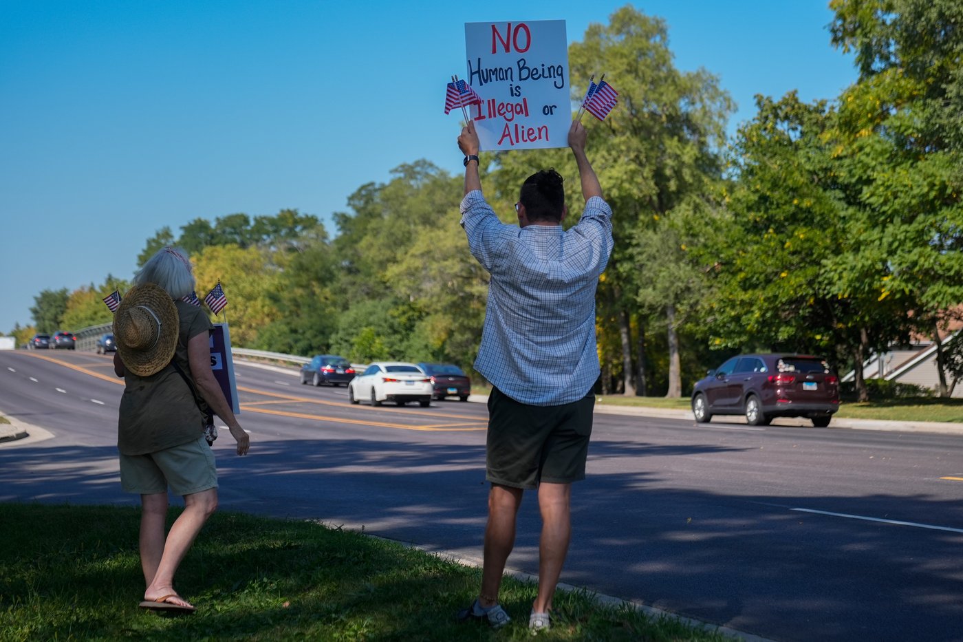 As immigration arrests spike in Chicago, activists escalate tactics to fight back | iNFOnews.ca